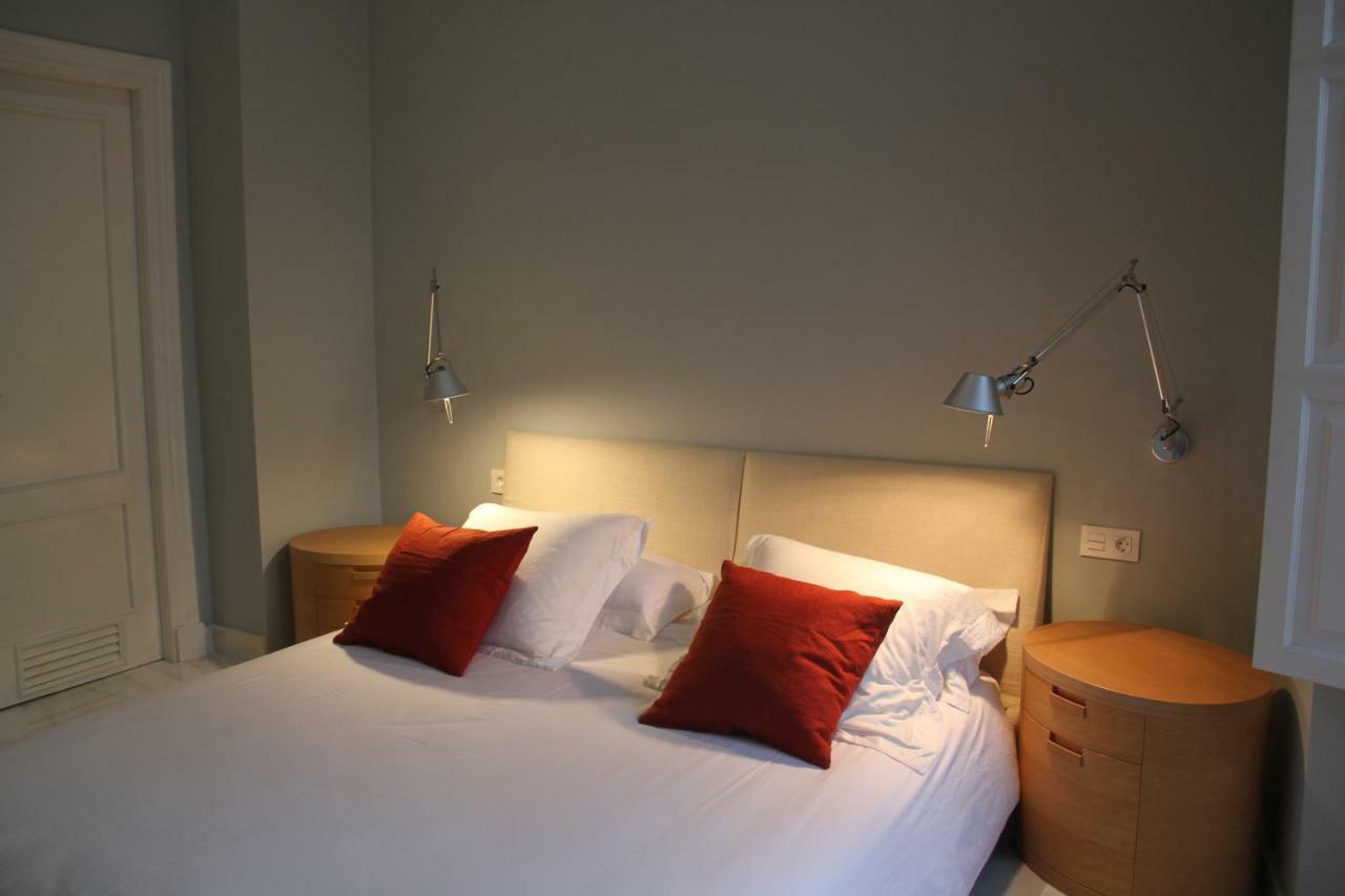 Luxurious 2 Bedroom Flat In A Historic Building Seville Luaran gambar