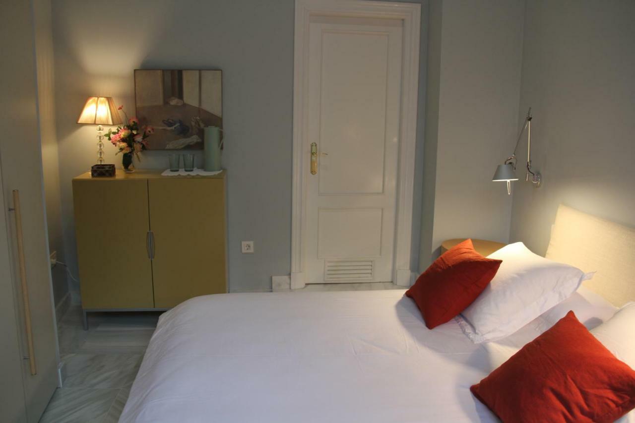Luxurious 2 Bedroom Flat In A Historic Building Seville Luaran gambar